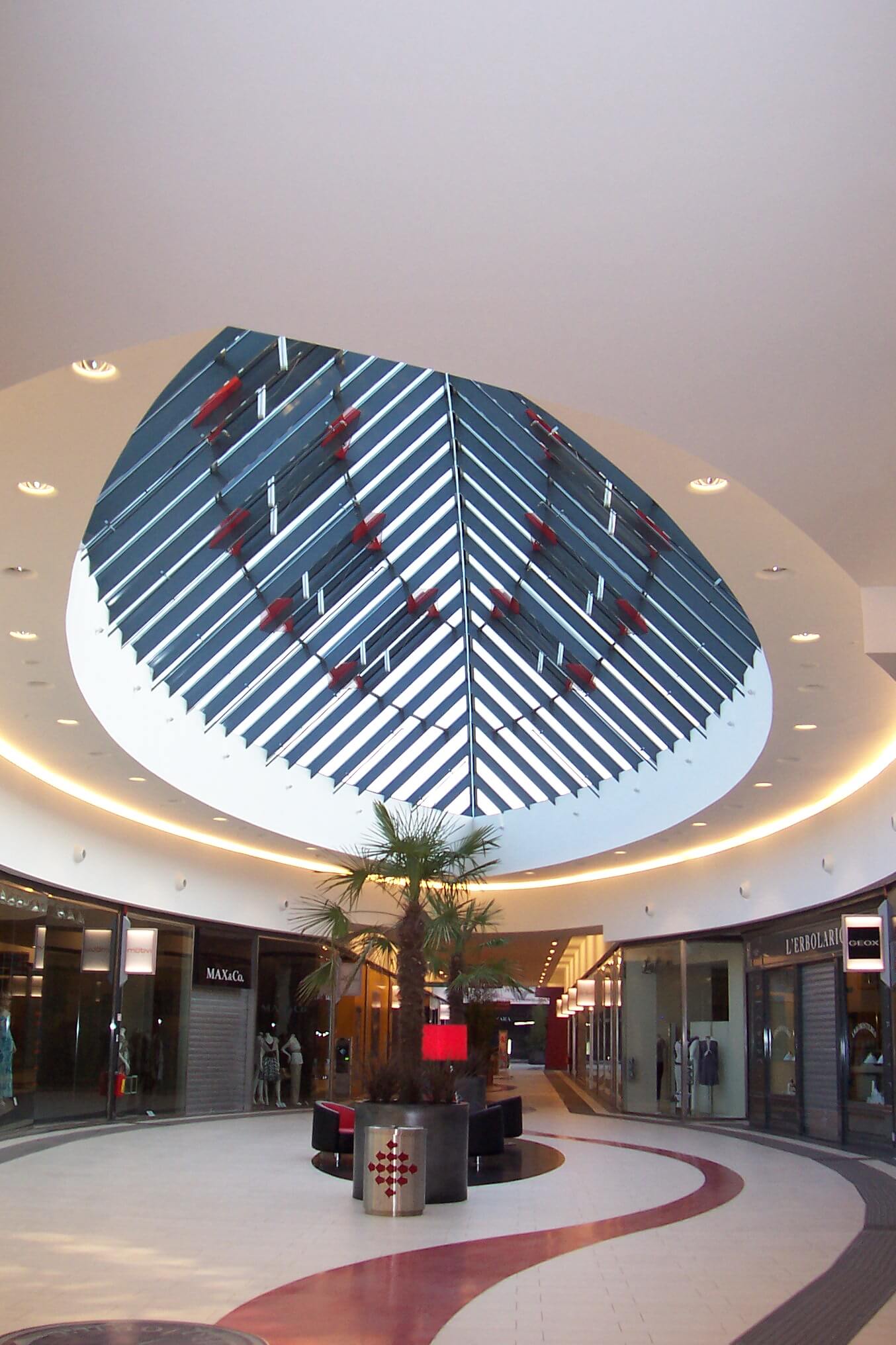 Freccia Rossa Shopping Center 